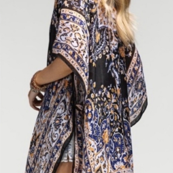 Lightweight floral mandala printed kimono - Picture 2 of 4